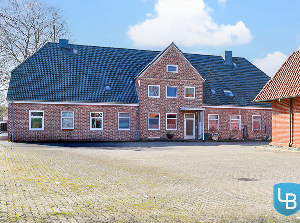 Innenhof mit Stellplätzen