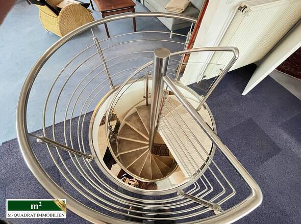 Spindeltreppe verbindet EG und DG