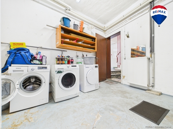 REMAX Immobilien DeLux Eigentumswohnung Waschraum Schwalbach Mark Borowicz