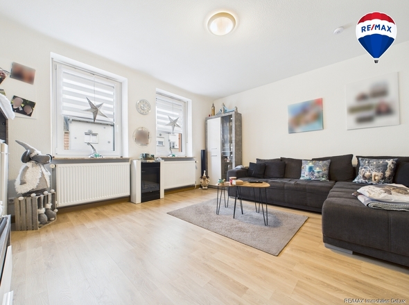 REMAX Immobilien DeLux Eigentumswohnung Wohnzimmer Schwalbach Mark Borowicz