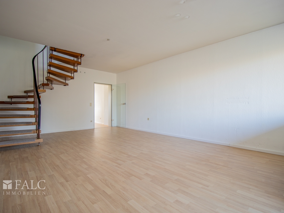 Geräumiges Wohnzimmer