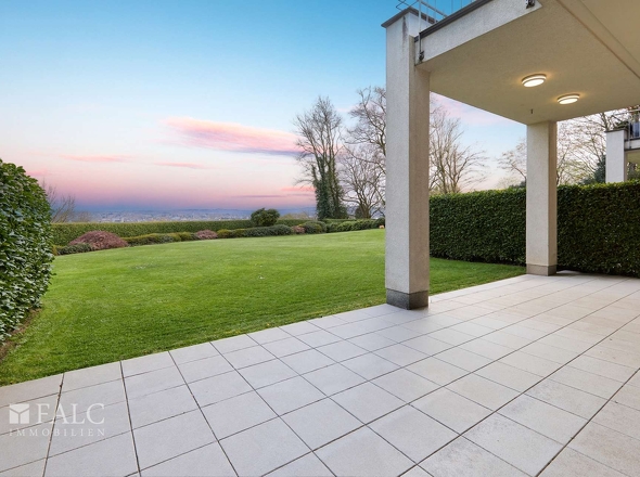Terrasse mit Gartenzugang