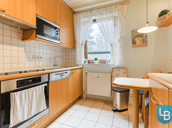 Küche mit Einbauten 