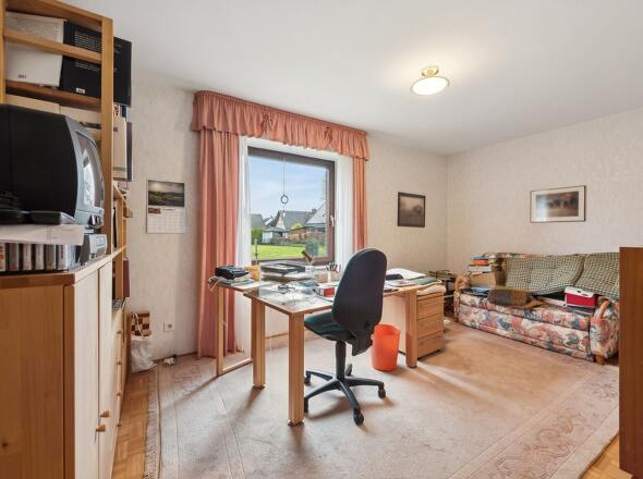 Kinderzimmer/Büro EG