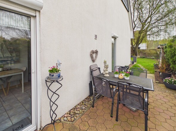 zweite Terrasse Hausseite