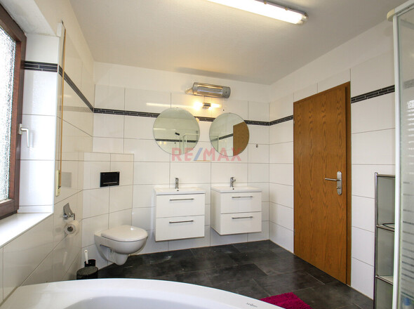 Badezimmer OG zwei Waschbecken