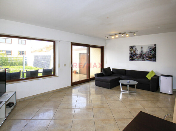 Blick zu Garagentür