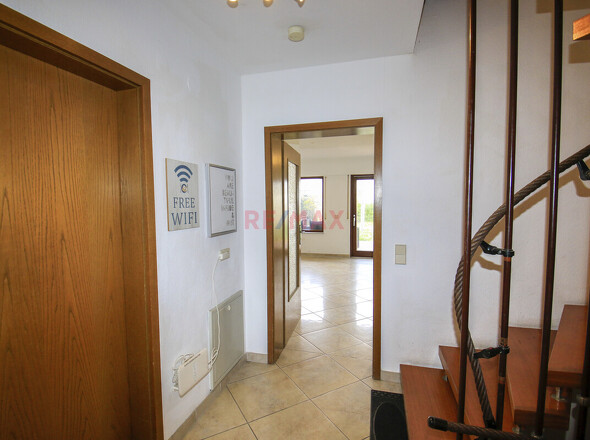 Flur EG neben Treppe