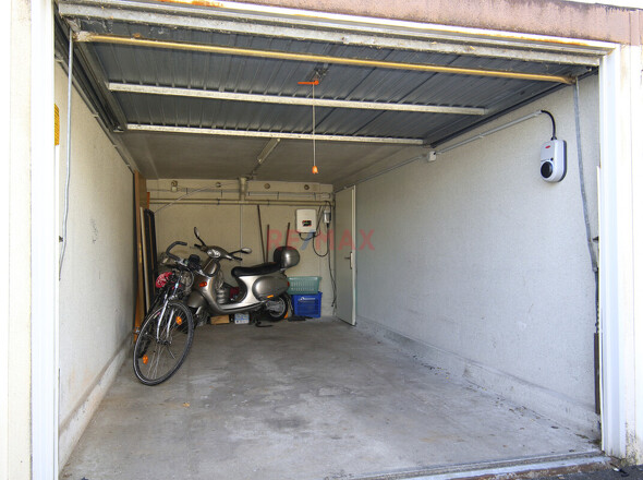 Garage mit Stromanschluss