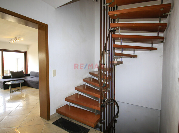 Wohnzimmer und Treppenhaus Eg