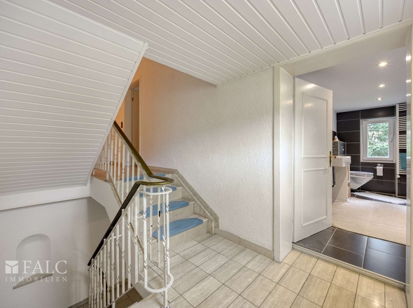 Treppenaufgang vom EG