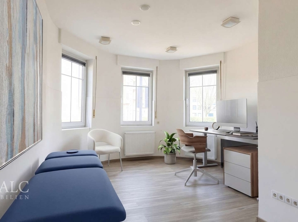 Behandlungszimmer (Einrichtungsbeispiel)