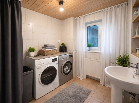 Aufgeräumtes Bad durch KI erstellt