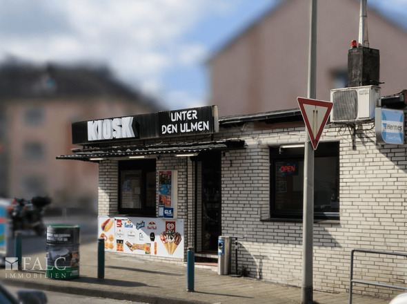 Kiosk unter den Ulmen