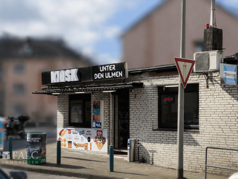 Kiosk unter den Ulmen