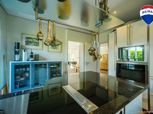 RE:MAXImmobilienDeLuxSaarlouisPicardKueche1 