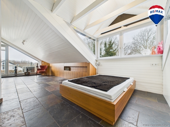 CAM01722G0-PR0034-STILL009