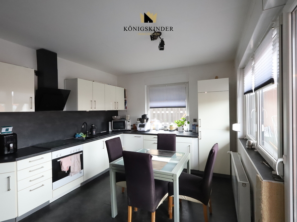 ...Wohn-Essbereich mit...