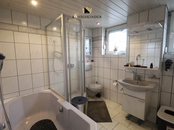 das gut ausgestattete Bad