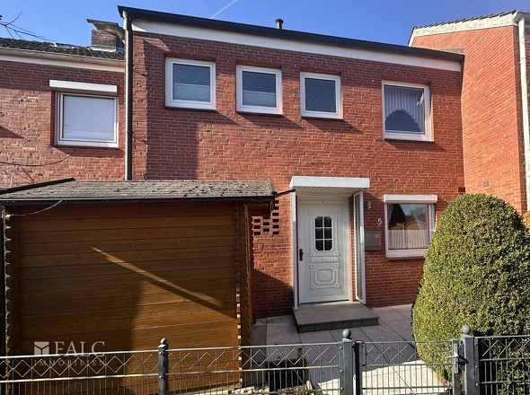 Eingangsbereich mit Gartenhäus