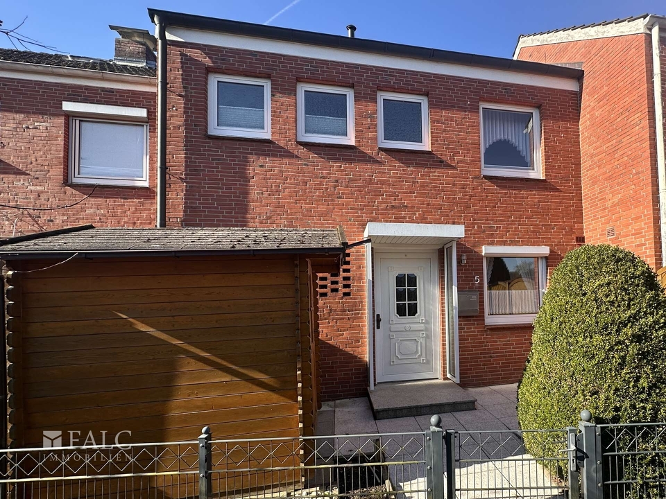 Eingangsbereich mit Gartenhäus