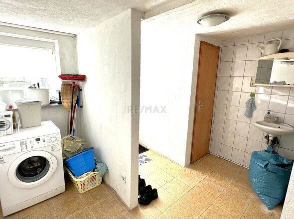 Waschküche und zusätzliches WC