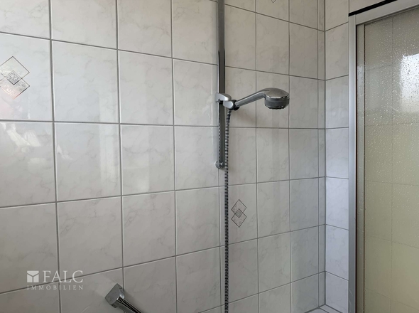 Bad mit Wanne/Dusche