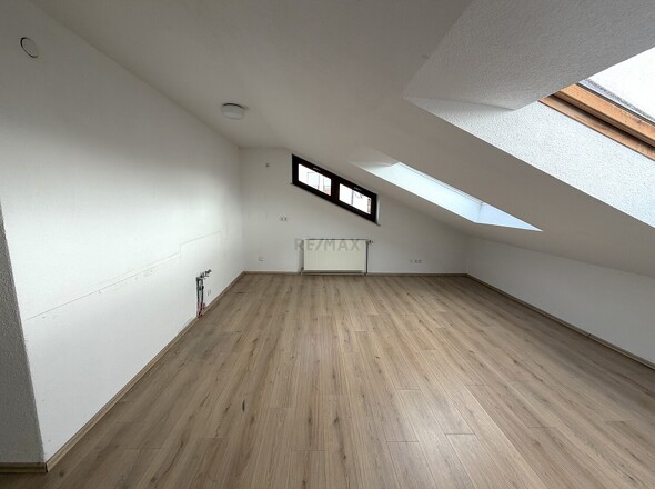 Küche und Wohnbereich DG rechts