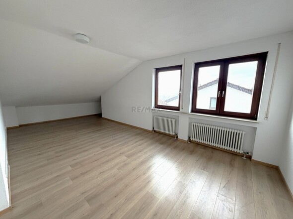 Schlafzimmer DG rechts (2)