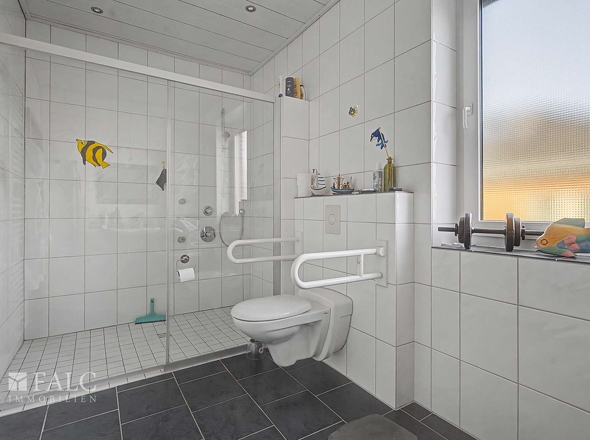 Rollstuhlgerechtes Badezimmer en Suite_WE01