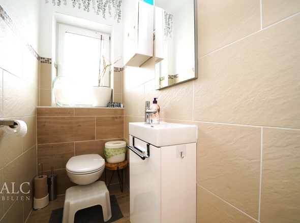 Modernes Gäste-WC DG