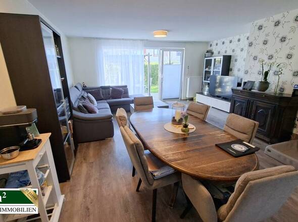 Wohnzimmer mit Zugang zur Terrasse