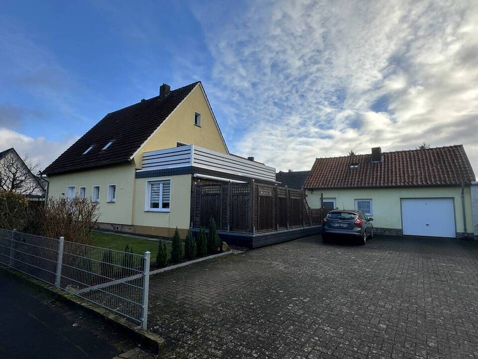 Einfahrt Garage