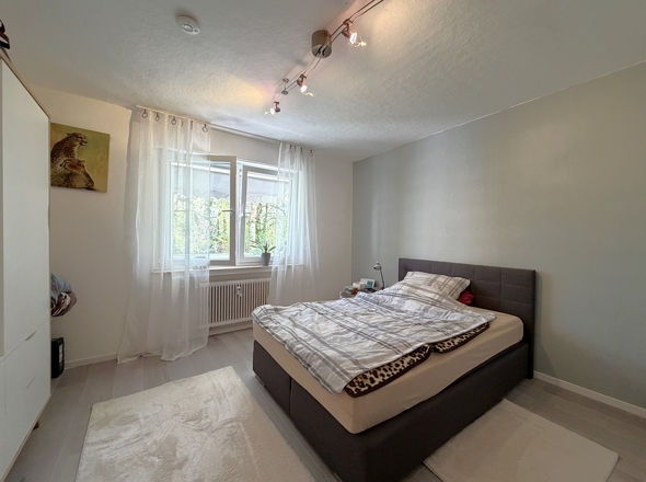 Geräumiges Schlafzimmer