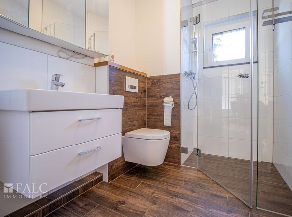 Modernisiertes Badezimmer