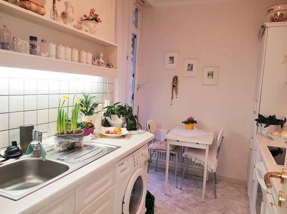 Küche mit Einbauküche