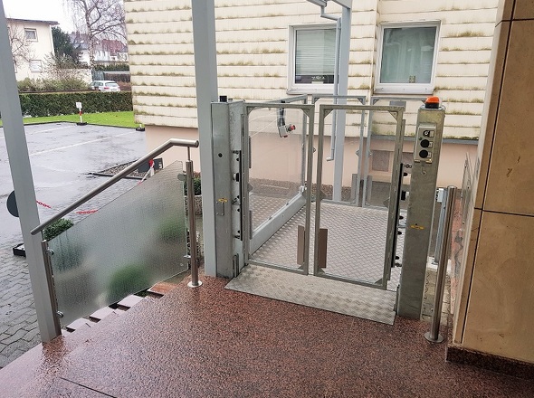 Rollstuhl Hebebühne