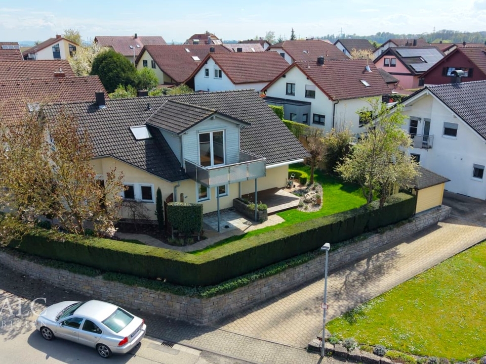 Mit herrlichem Garten...