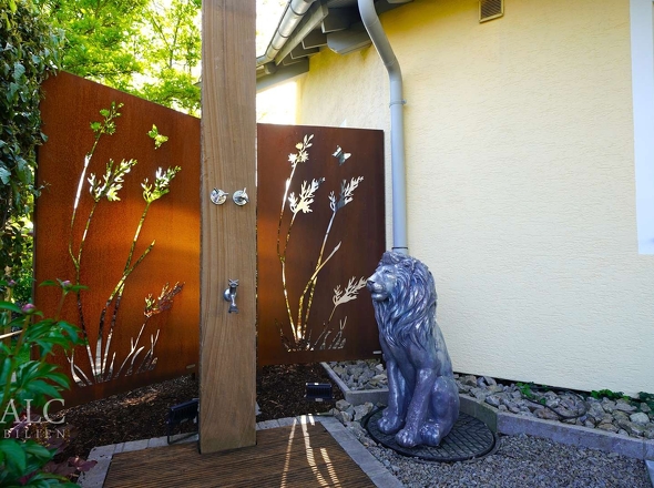 ... und Outdoor-Dusche