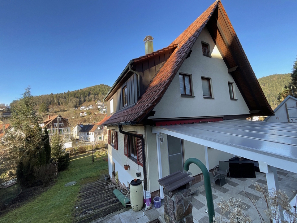 Haus und Terrasse