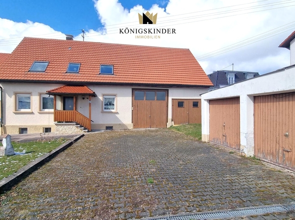 Bauerhaus mit Doppelgarage