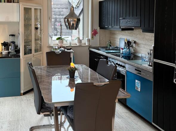 Küchenbereich mit Esstisch