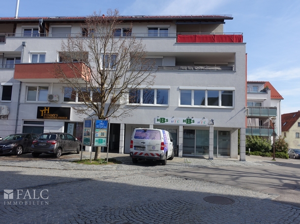 Außenansicht + Eingang