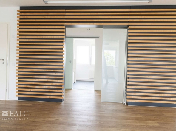 Zum Bad + Ankleide  - (KI generiert)