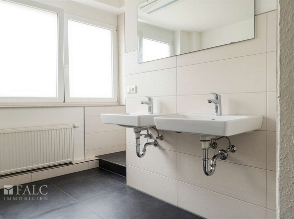 Badezimmer 1 - (KI bearbeitet)