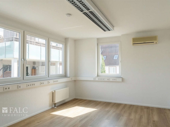  Wohnzimmer 2 - (KI bearbeitet)