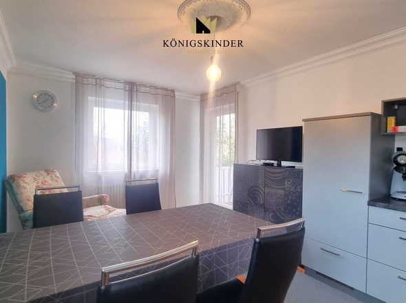 Drittes Zimmer im 1. OG, mit Balkonzugang, auch als drittes Schlafzimmer nutzbar