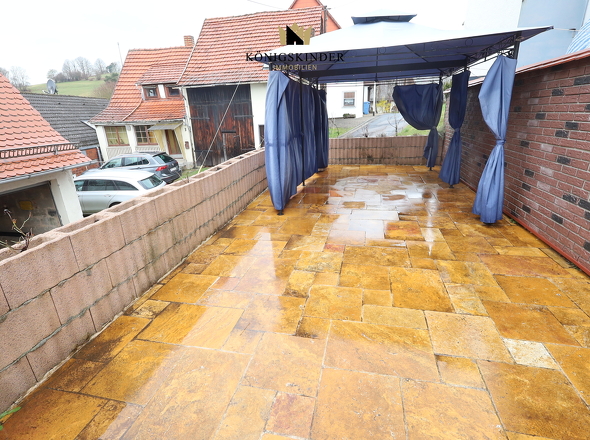 ...mit Terrasse darauf...