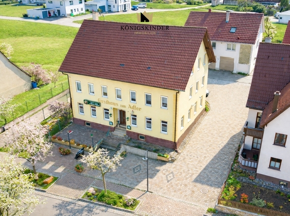 Wohn- und Geschäftshaus...