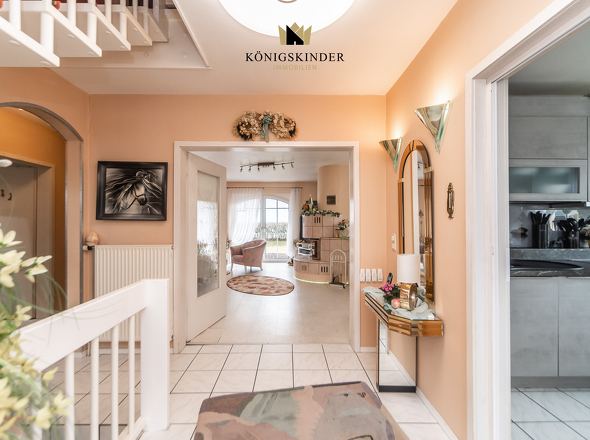...großer Eingangsbereich...